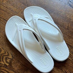Crocs White Crocband Flip Flops EUC Women’s 11